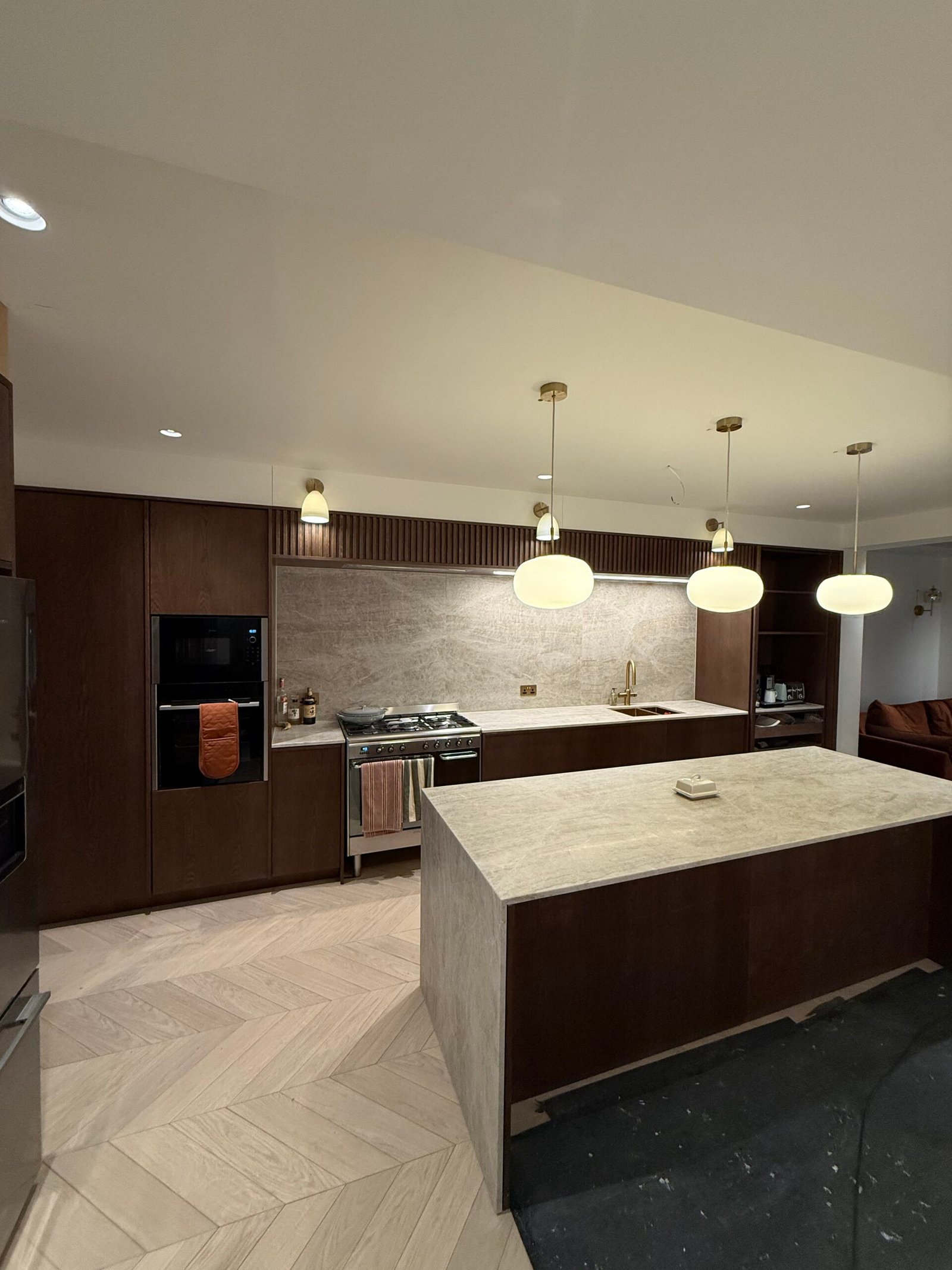 Kitchen with island and pendant lights| Julian Bespoke Interiors